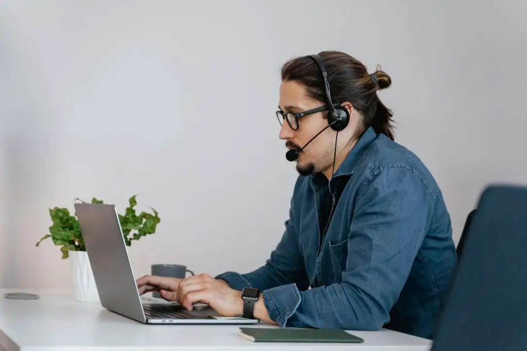 8 Types of Call Centers and Their Purpose - Ultatel