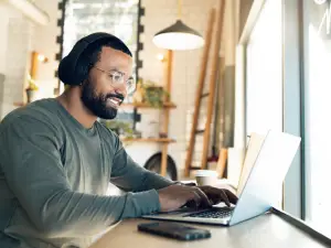 Enhancing Remote Team Collaboration: 5 Strategies for Effective Video Conferencing in Hybrid Work Environments