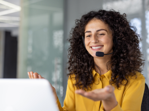 Improve Customer Experience with AI Voice Assistants in Call Centers